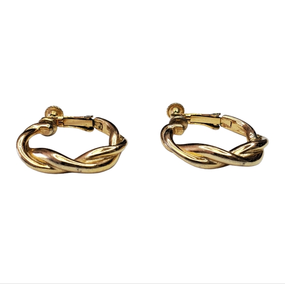 Jewelry - Vintage Napier clip on earrings